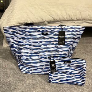 NWT Scout weekender bag & makeup bag set